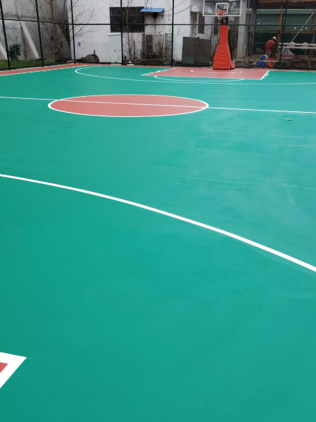临澧 球场长期使用易出现地面开裂
